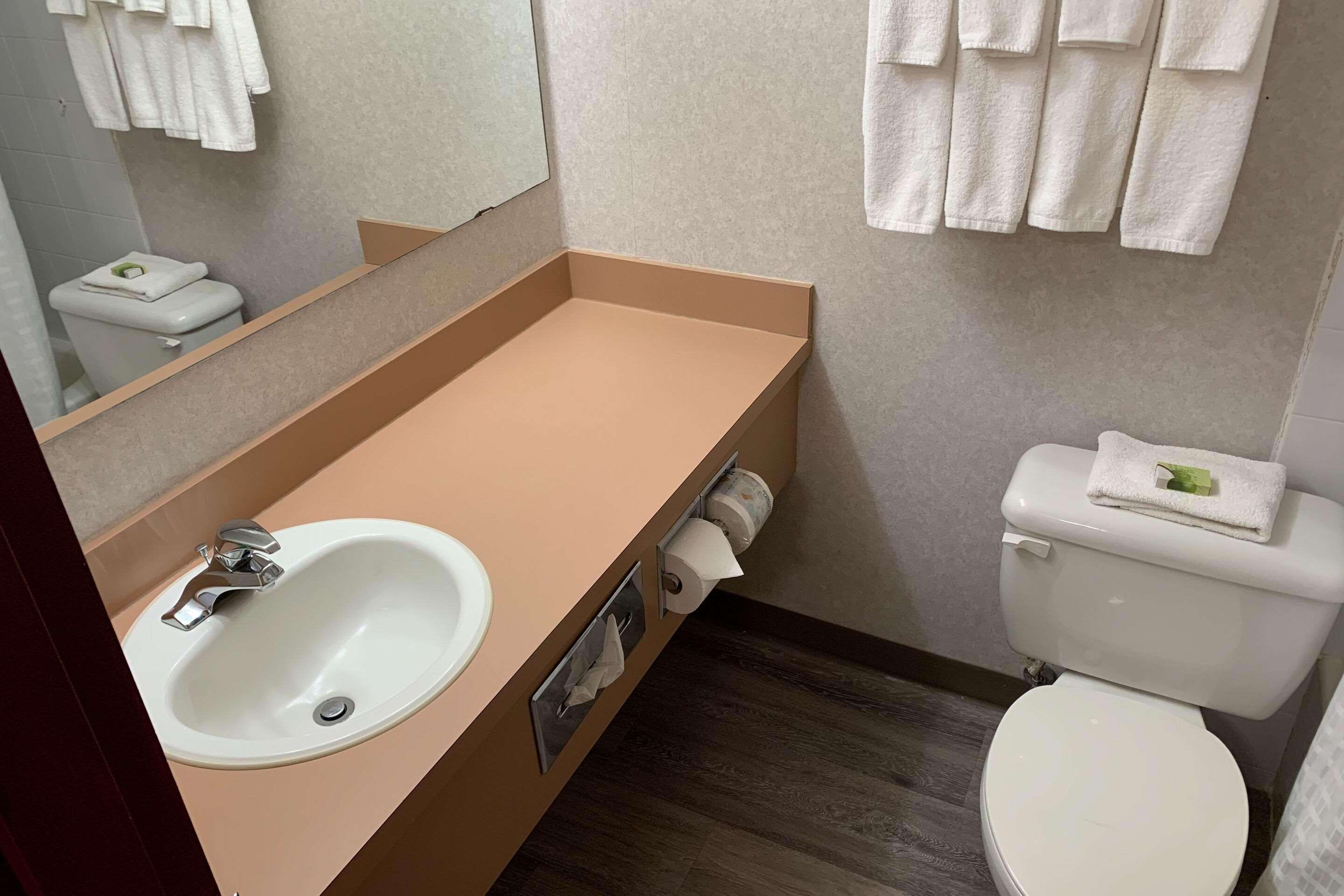 Rodeway Inn Altoona Ngoại thất bức ảnh