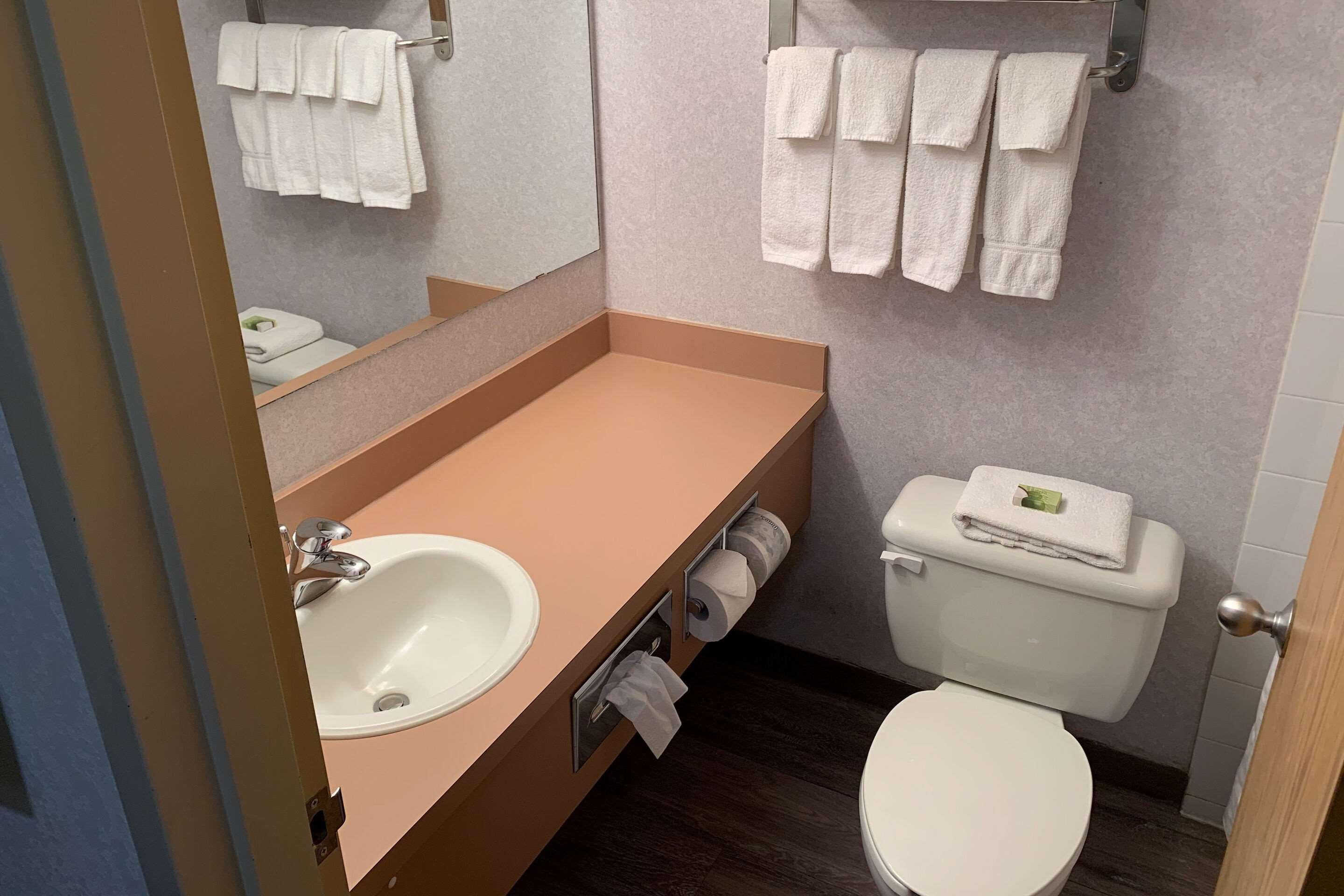 Rodeway Inn Altoona Ngoại thất bức ảnh