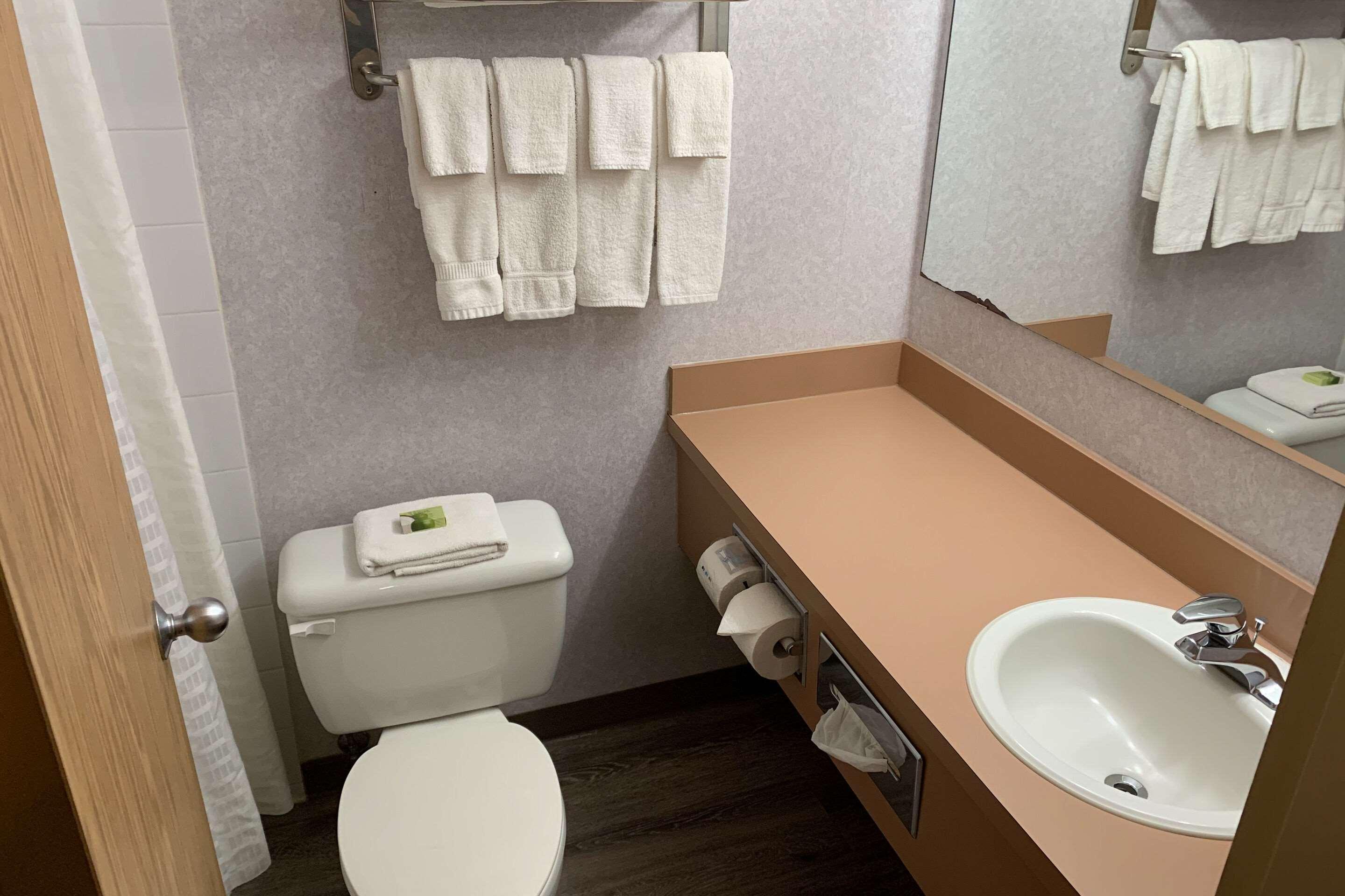 Rodeway Inn Altoona Ngoại thất bức ảnh