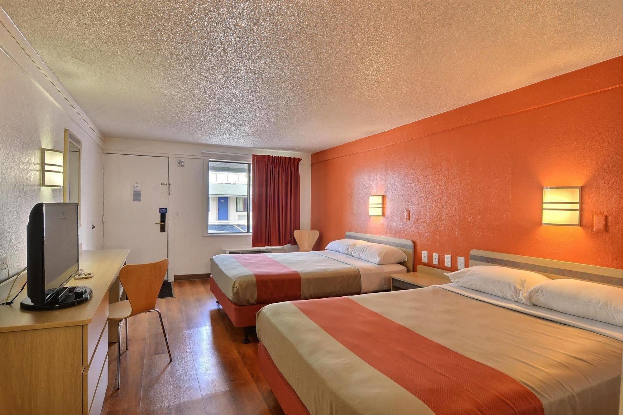Rodeway Inn Altoona Ngoại thất bức ảnh