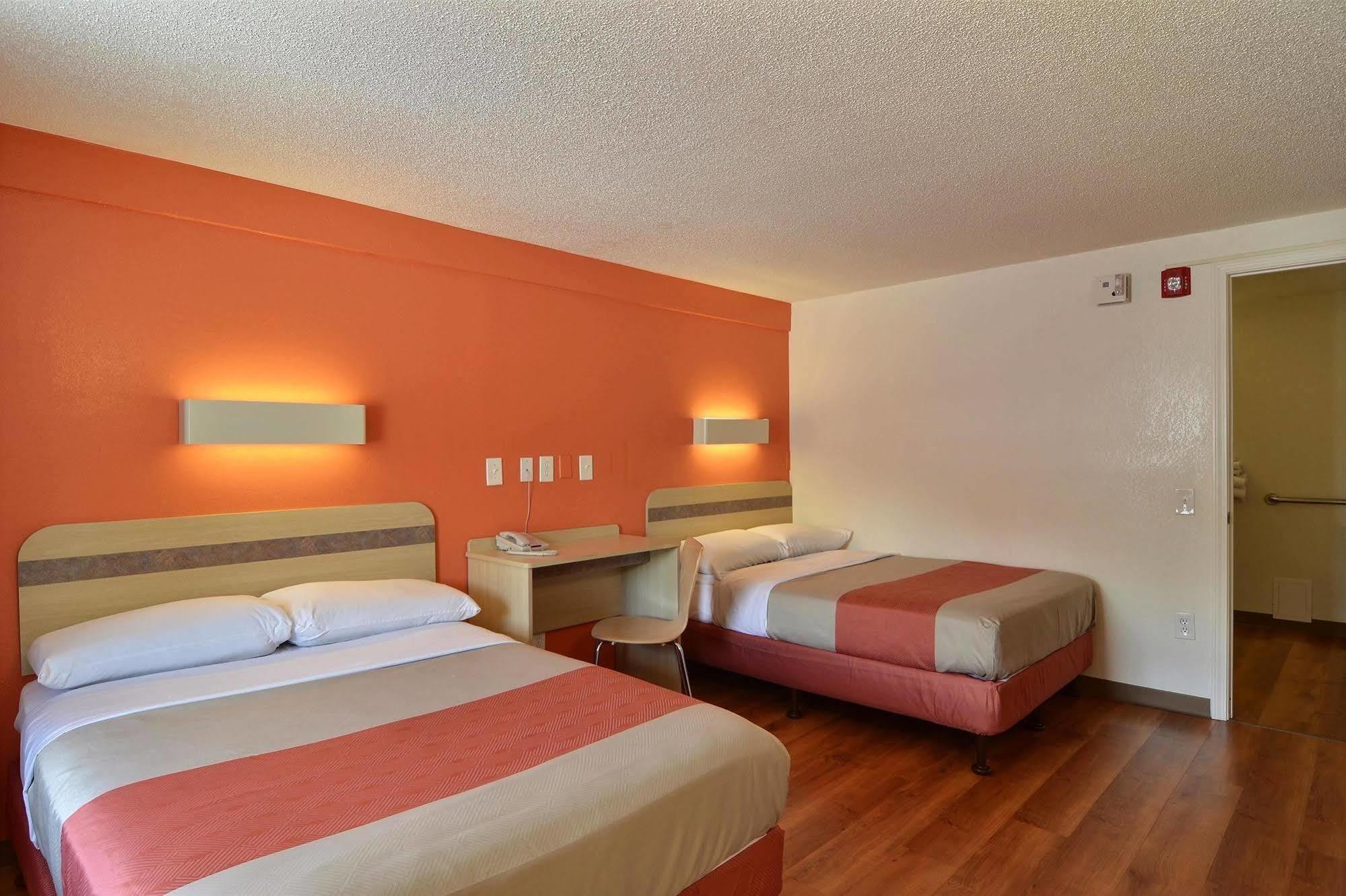 Rodeway Inn Altoona Ngoại thất bức ảnh