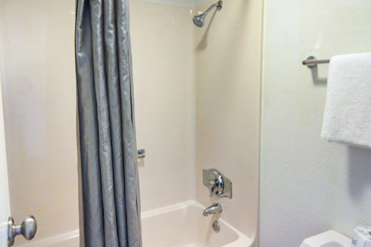 Rodeway Inn Altoona Ngoại thất bức ảnh